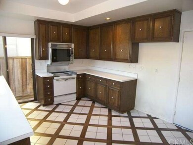 Direct entry to kitchen area from garage and slidi