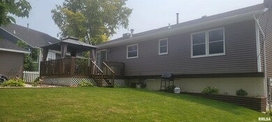 4512 N Thornwood Ave, Davenport, IA 52806 - photo 3