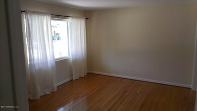 6914 Holiday Rd N, Jacksonville, FL 32216 - photo 6