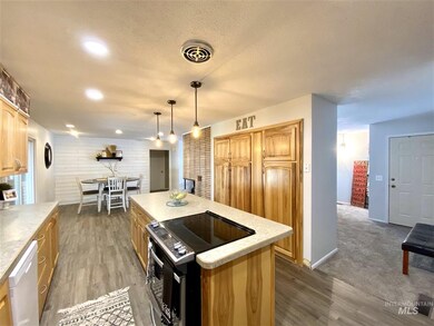 516 Cedar Dr, Burley, ID 83318 - photo 2