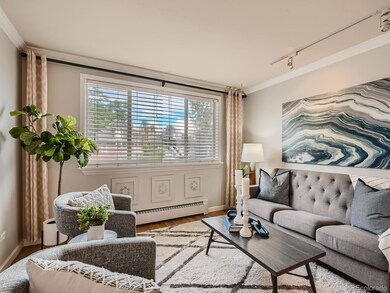 Gorgeous detailed work with crown moulding and int