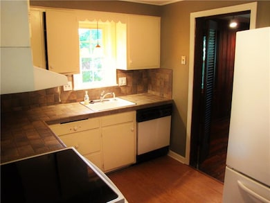 Beautiful tile countertops pair nicely with the pa