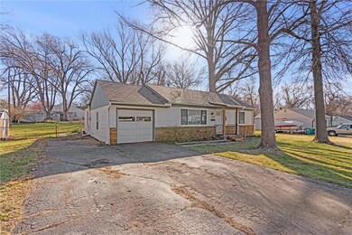5121 Charles St, Shawnee, KS 66216 - photo 4