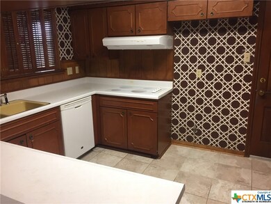 111 Oak Ridge Dr, San Marcos, TX 78666 - photo 7