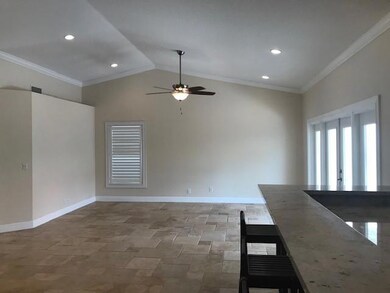 Open kitchen - dining room to the left