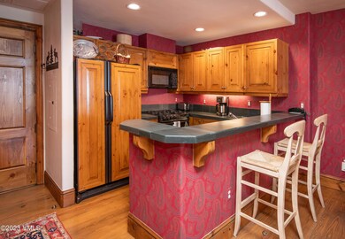 61-Avondale-Ln-206-MLS_02