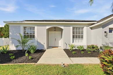 18020 Sparrows Nest Dr, Lutz, FL 33558 - photo 2