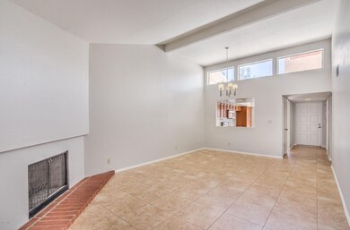 1828_s_river_dr_MLS_HID1113086_ROOM04liv