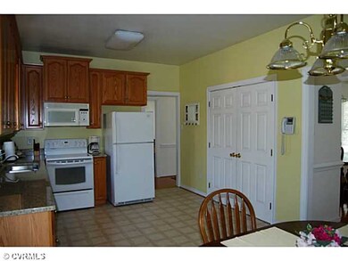 Kitchen - New granite counters, under mount stainl