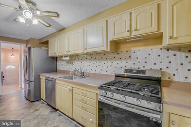 1029 Regina Dr, Halethorpe, MD 21227 - photo 6