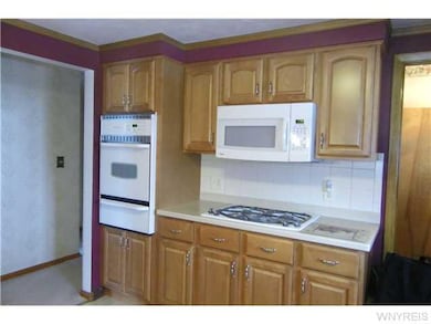 Kitchen. Built in gas range, oven, microwave. Cera