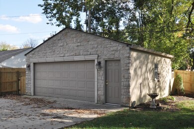 2 1/2 Car Garage