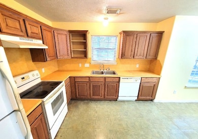 1801 Coe Rd, Pinehurst, TX 77362 - photo 6