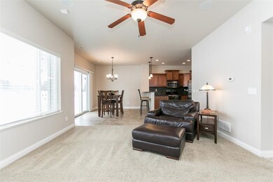 412 Cimarron Dr, Hiawatha, IA 52233 - photo 7