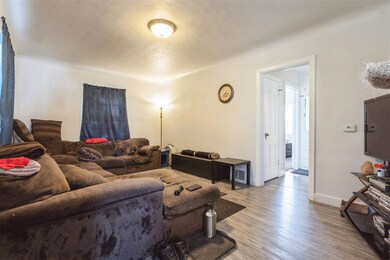 3718 C Ave NE, Cedar Rapids, IA 52402 - photo 4