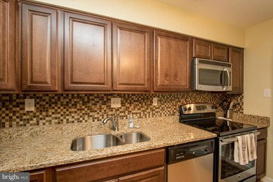 6000 Forrest Hollow Ln, Springfield, VA 22152 - photo 4