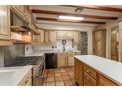Kitchen. MODERN HIGH END APPLIANCES!
