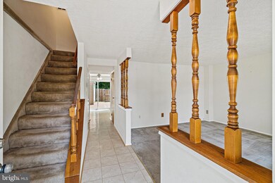 8163 Willowdale Ct, Springfield, VA 22153 - photo 2