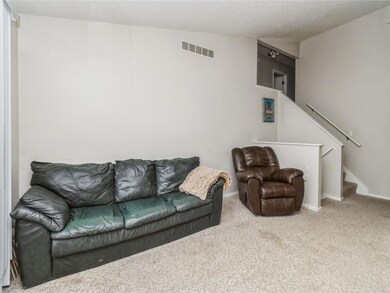 215 E Hughes Cir, Des Moines, IA 50315 - photo 6