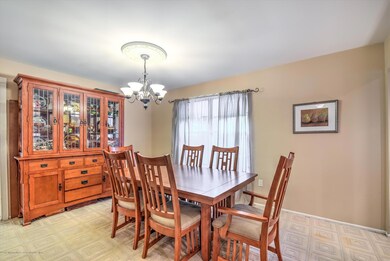 08-DINING ROOM