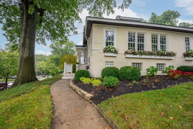 3246 Observatory Ave, Cincinnati, OH 45208 - photo 4