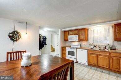 128 2ND FLOOR W Main St, New Holland, PA 17557 - photo 2