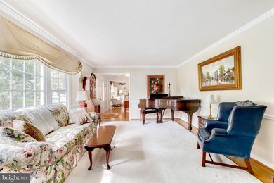 9027 Beatty Dr, Alexandria, VA 22308 - photo 4