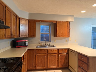 556 W 29th St, Erie, PA 16508 - photo 5