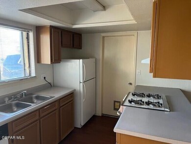 10600 Springwood Dr, El Paso, TX 79935 - photo 2