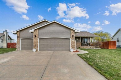 1927 N Country Walk Ln, Mulvane, KS 67110 - photo 2