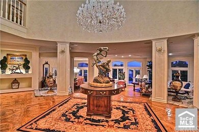 Grand 2-story foyer