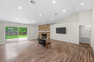 6-web-or-mls-6215-shire-ln