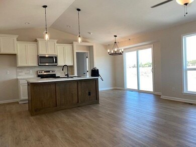 10530 W Wilkinson St, Maize, KS 67101 - photo 2