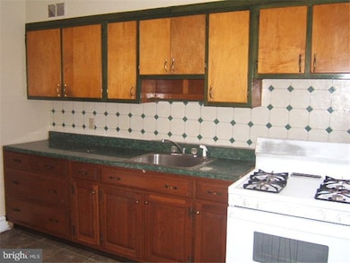 218 W Oley St unit 2, Reading, PA 19601 - photo 2