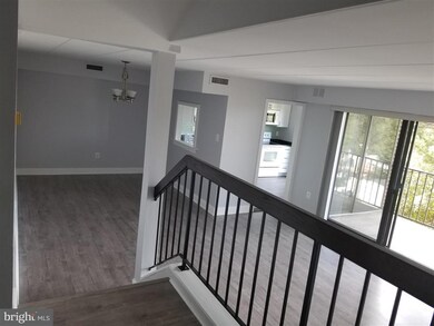 120 Roberts Ln unit 300, Alexandria, VA 22314 - photo 3