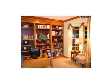Office /Computer room with Bay window