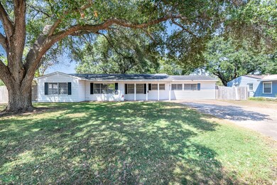 1616 West St, Rosenberg, TX 77471 - photo 2