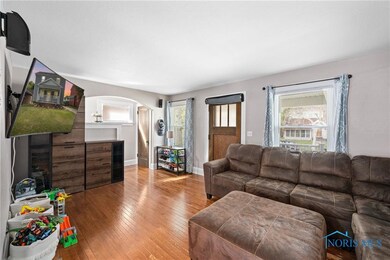 2563 Pershing Dr, Toledo, OH 43613 - photo 5