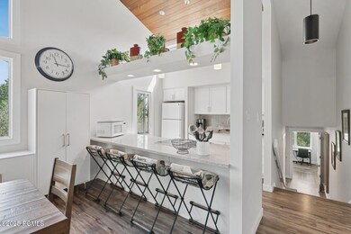 6_Kitchen_1800x1200_4256035
