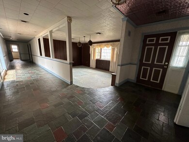 929 E Walnut St, Palmyra, PA 17078 - photo 2