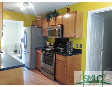 Kitchen. KITCHEN WITH STAINLESS STEEL APPLIANCES
