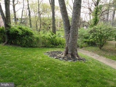 9745 Kings Crown Ct unit 101, Fairfax, VA 22031 - photo 4