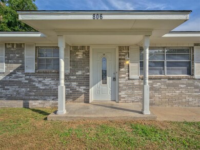 806 E Midland St, Shawnee, OK 74804 - photo 3