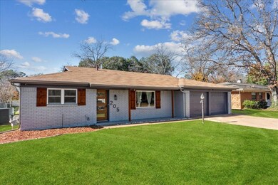 205 Belmont Dr, Hurst, TX 76053 - photo 3