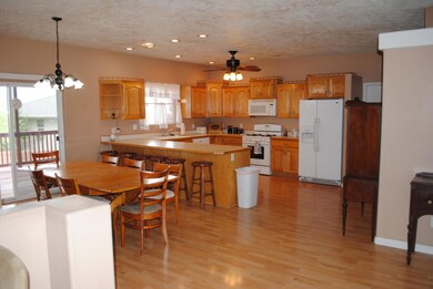Kitchen/Dining Area