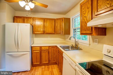 39435 Pocahontas Dr, Mechanicsville, MD 20659 - photo 3