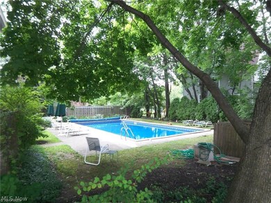 2577 Overlook Rd unit 6, Cleveland, OH 44106 - photo 2