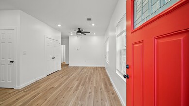 1504 W Blum St unit B, Alvin, TX 77511 - photo 3