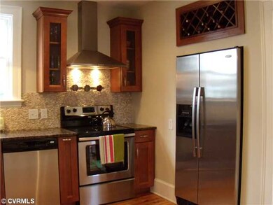 Kitchen - Beautiful hard wood cabinets, stainless 