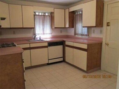 11 Gilman St, Roslindale, MA 02131 - photo 4